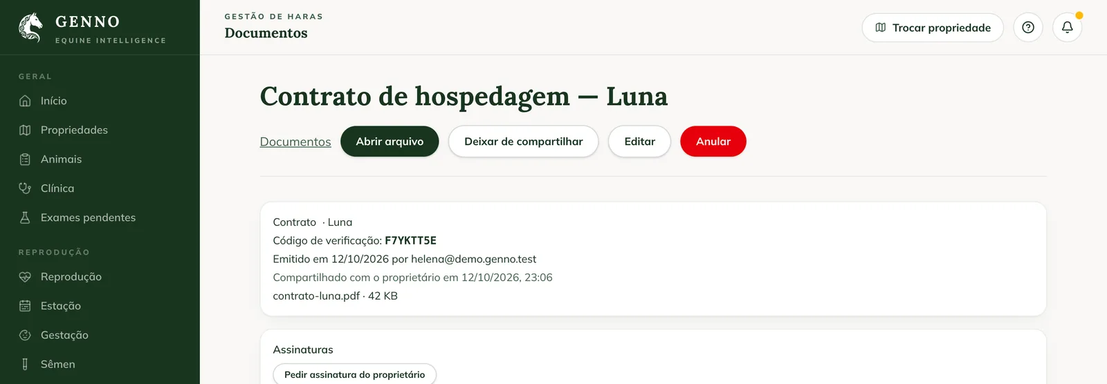 Documento Contrato de hospedagem da Luna na web, com Abrir arquivo, Deixar de compartilhar, Editar, Anular e o botão Pedir assinatura do proprietário