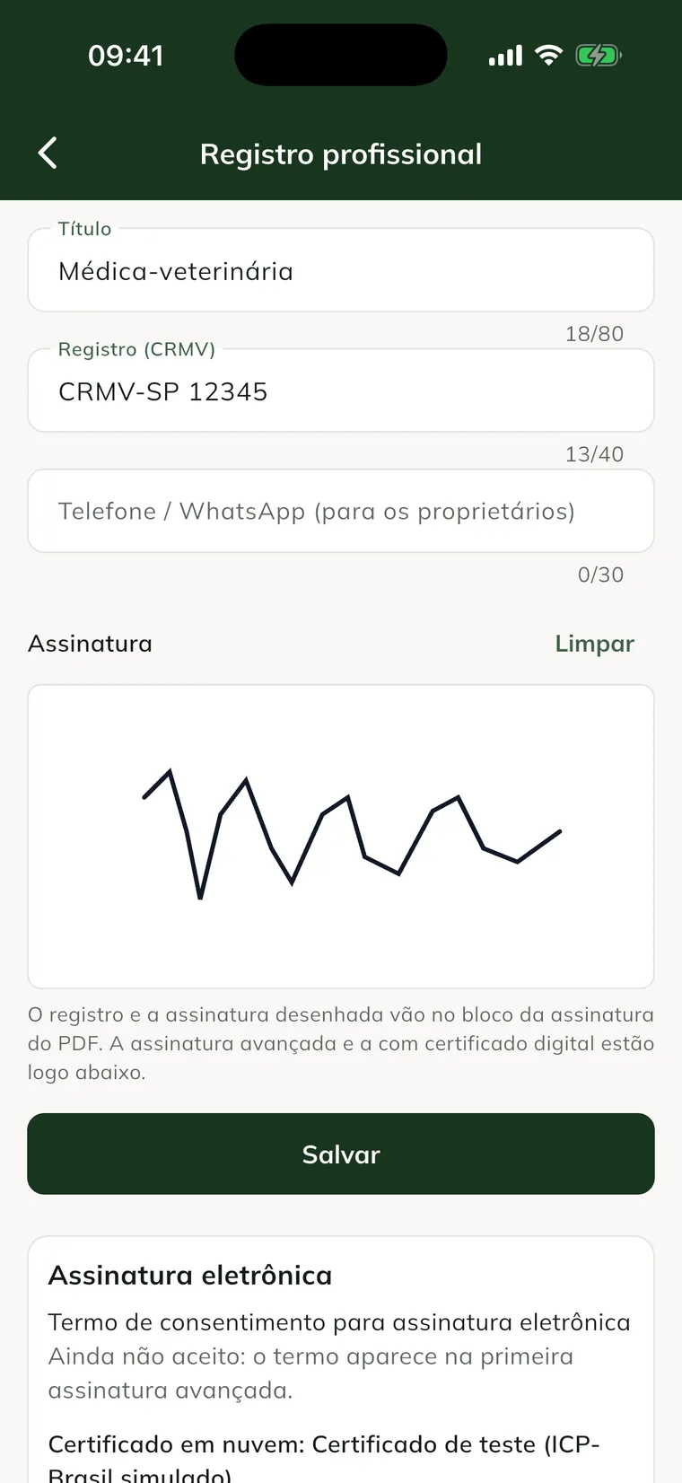 Pantalla Registro profesional en la app, con Título, Matrícula (CRMV), Teléfono / WhatsApp y la firma dibujada