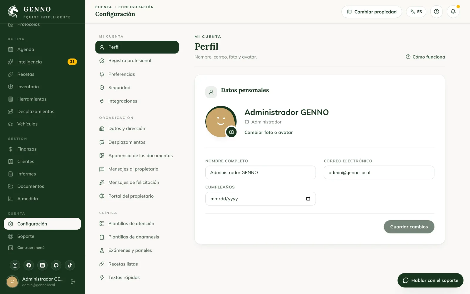Página Mi perfil en la web, con la foto, el perfil de acceso Administrador, Nombre completo, Correo electrónico y Registro profesional y firma