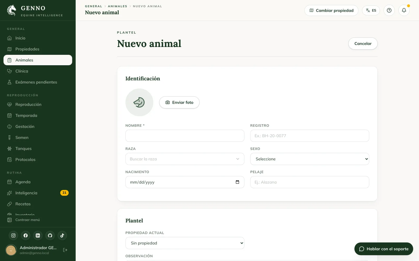 Pantalla Nuevo animal en la web, con Identificación (foto, Nombre, Registro, Raza, Sexo, Nacimiento y Pelaje) y Genealogía (Padre y Madre)
